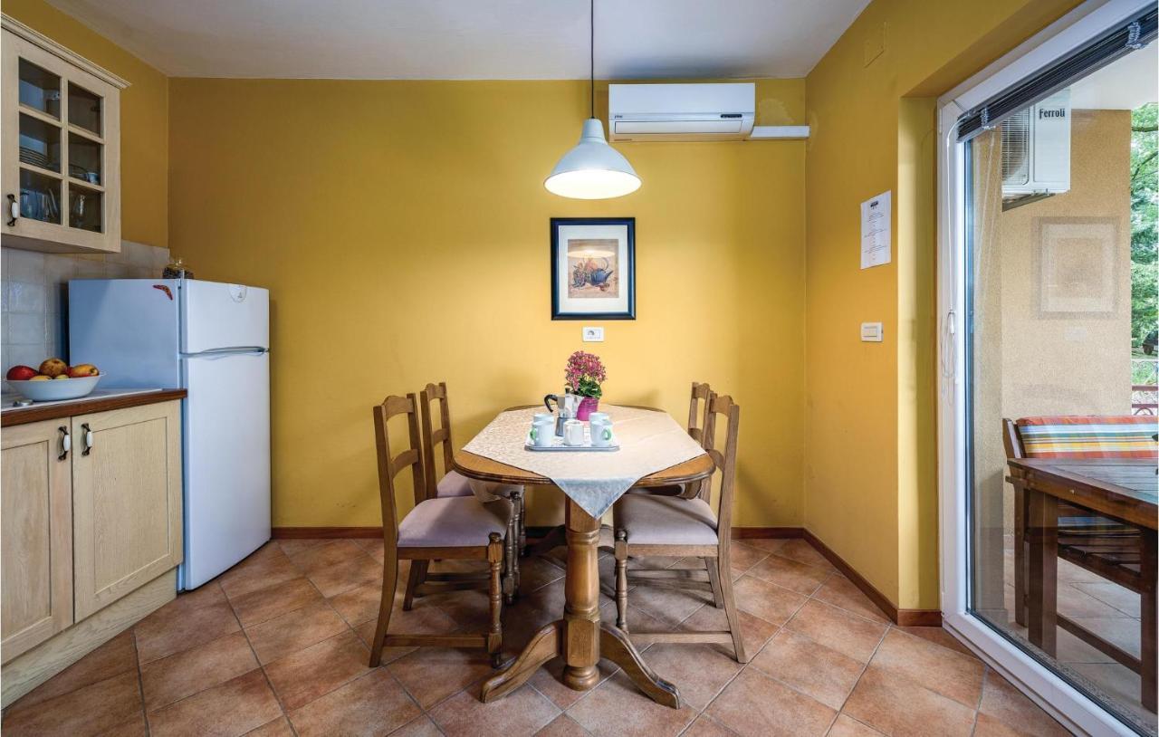 Stunning Apartment In Umag With Wifi Ngoại thất bức ảnh