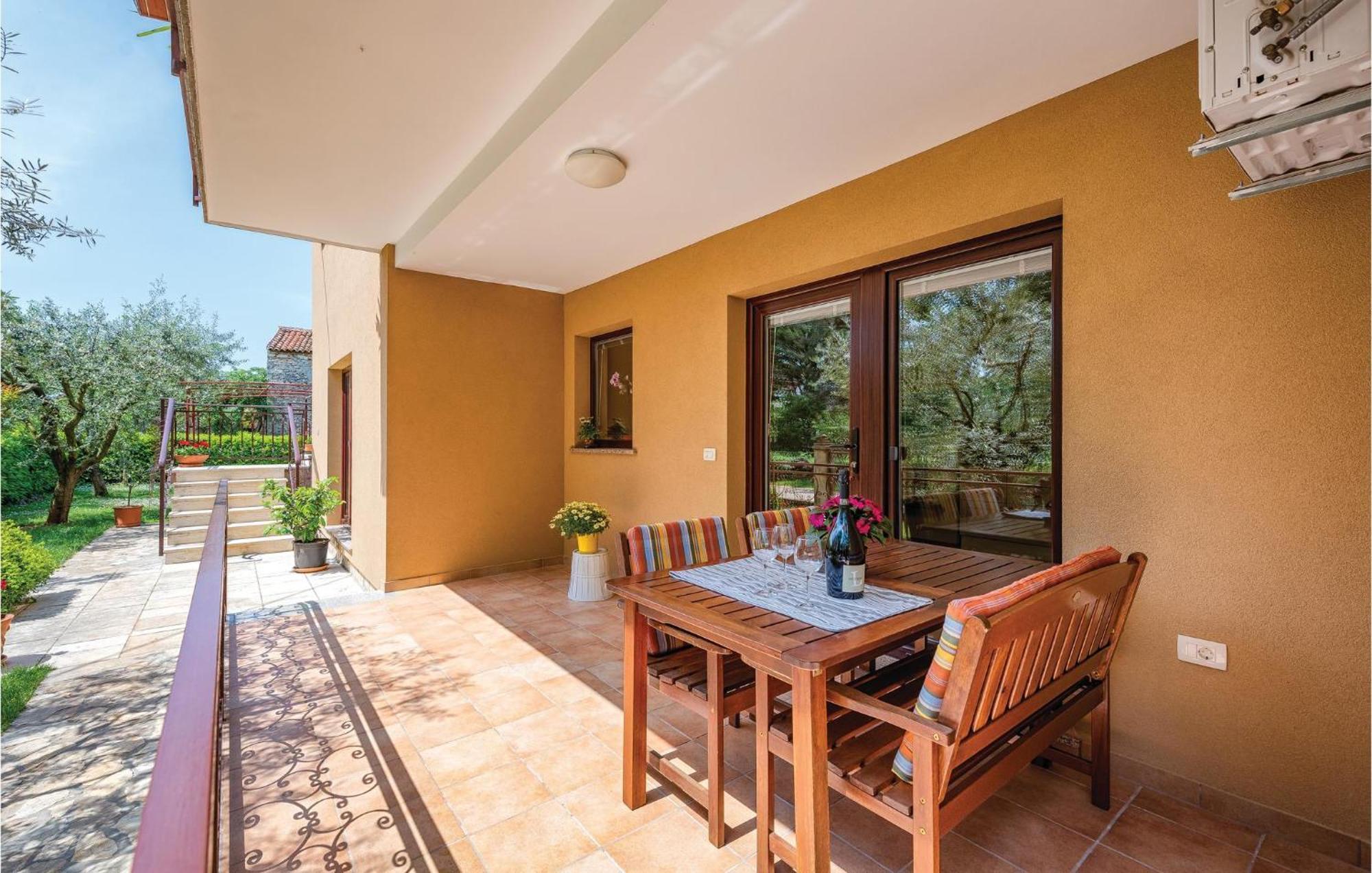 Stunning Apartment In Umag With Wifi Ngoại thất bức ảnh