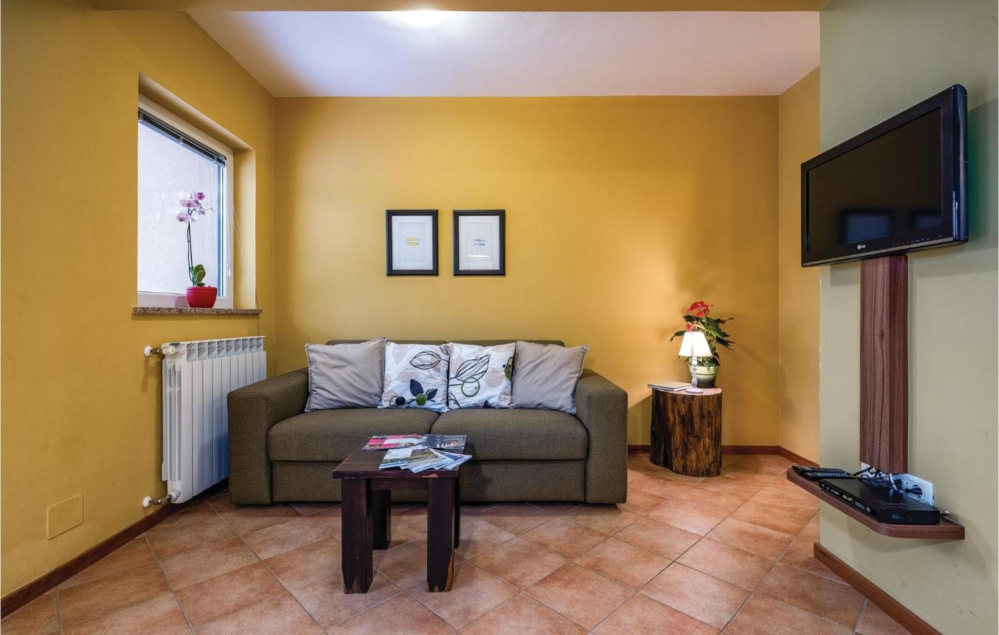 Stunning Apartment In Umag With Wifi Ngoại thất bức ảnh