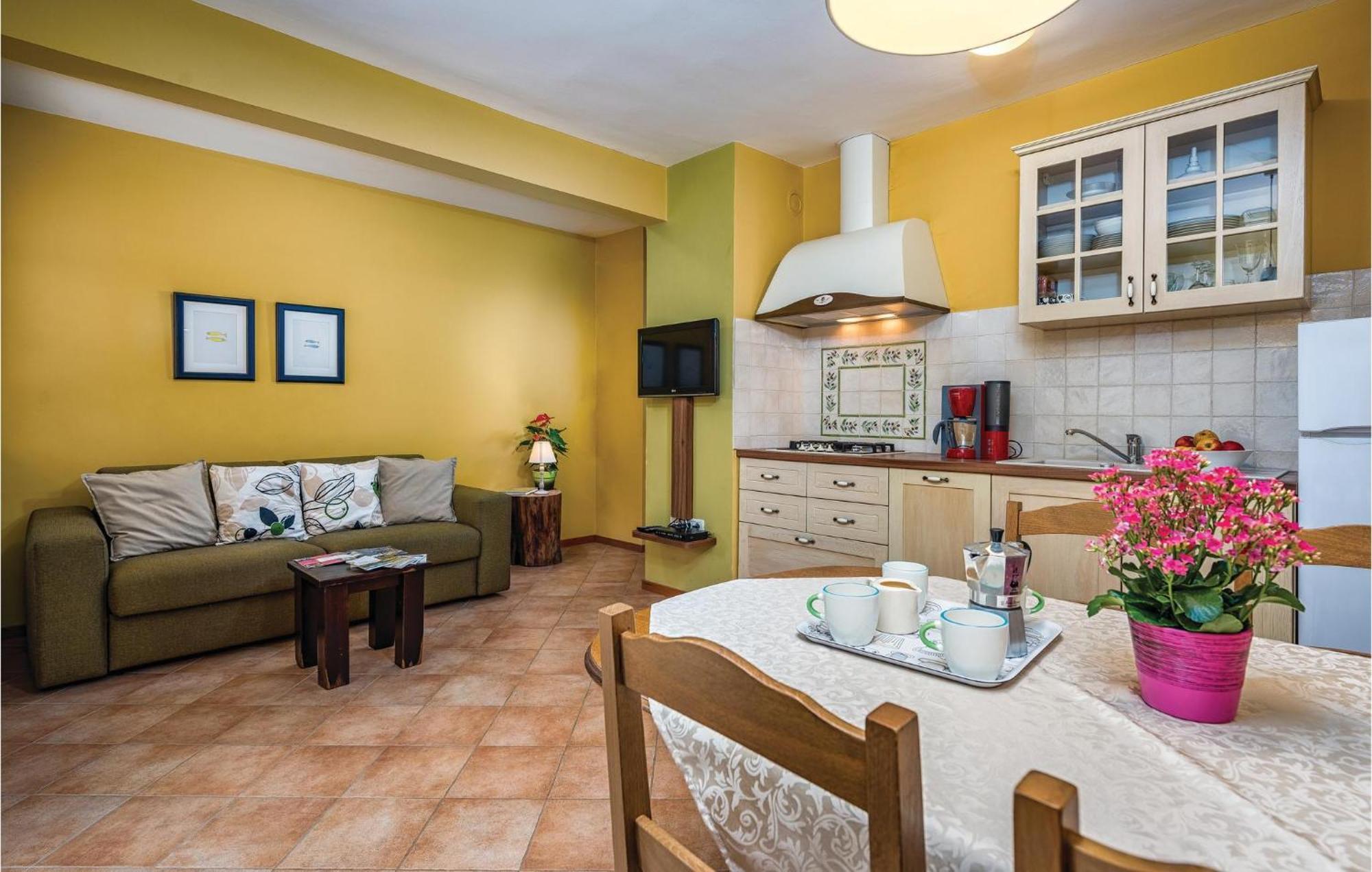 Stunning Apartment In Umag With Wifi Ngoại thất bức ảnh